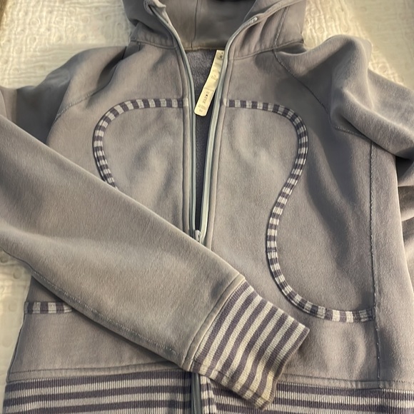 Lululemon hoodie size 6 - Picture 4 of 5